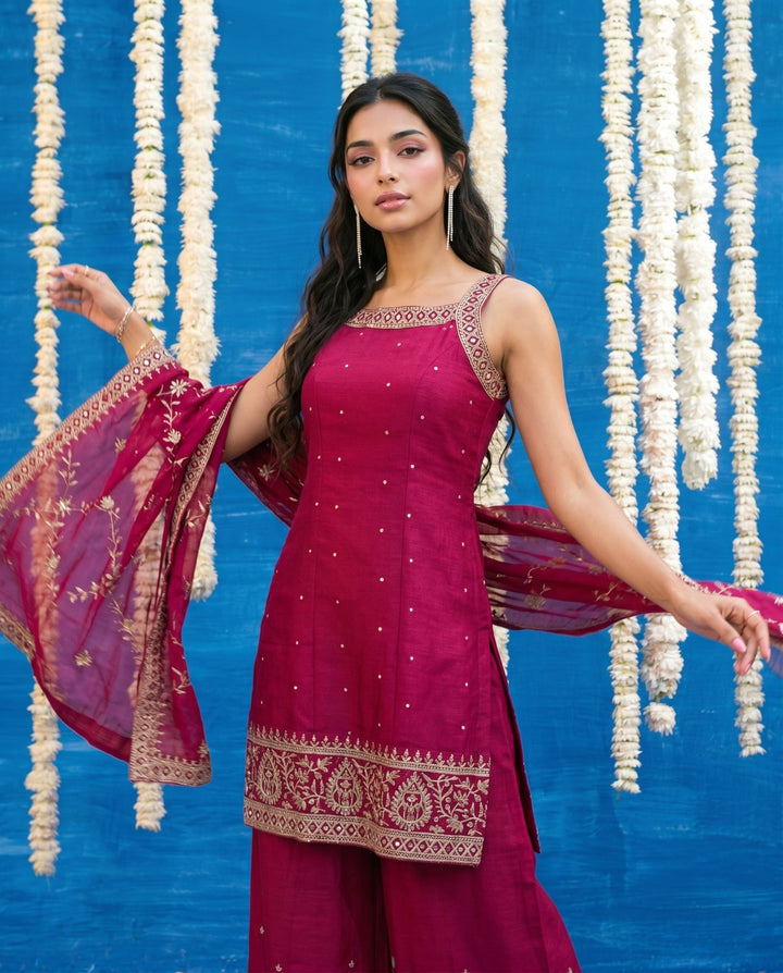 Magenta Embriodered Silk Blended Sleeveless Kurta Bottom Dupatta Set