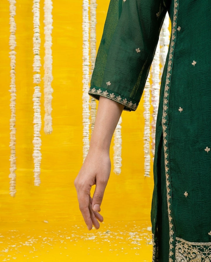 Green Embriodered Silk Blended 3/4 Sleeves Kurta Bottom Dupatta Set