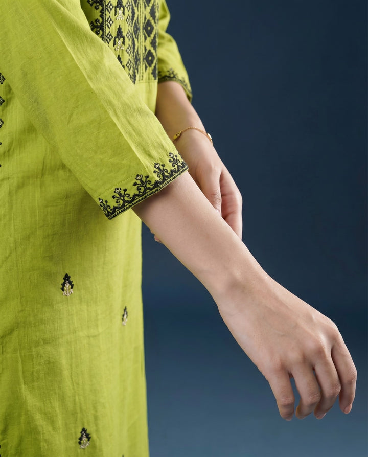 Green Embroidered Viscose Blended 3/4 Sleeves Straight Cut Long Kurta