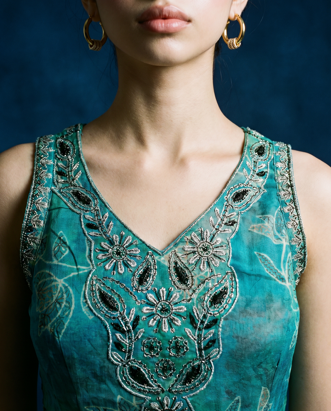 Green Embroidered Viscose Blended Sleeveless Straight Long Kurta