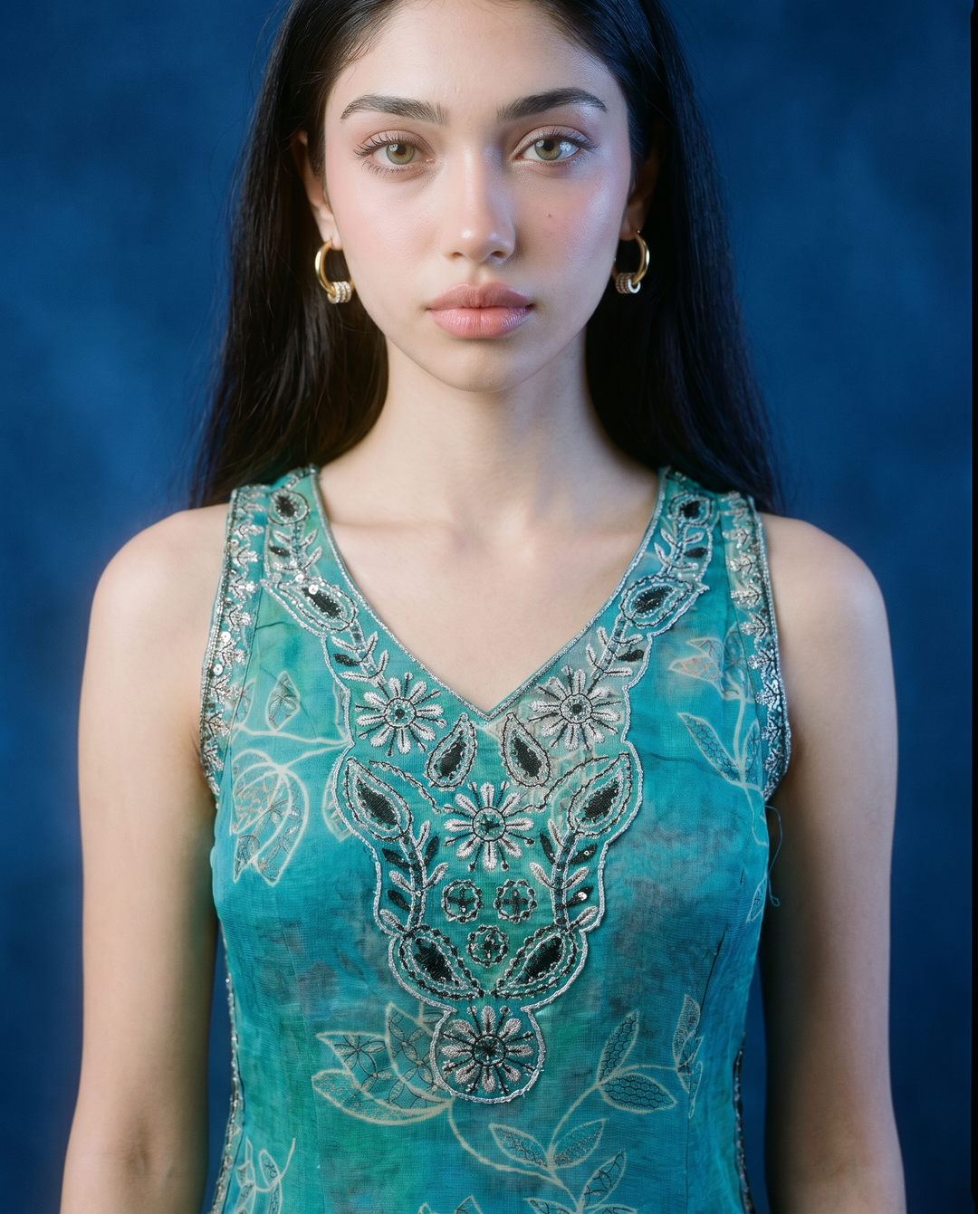 Green Embroidered Viscose Blended Sleeveless Straight Long Kurta