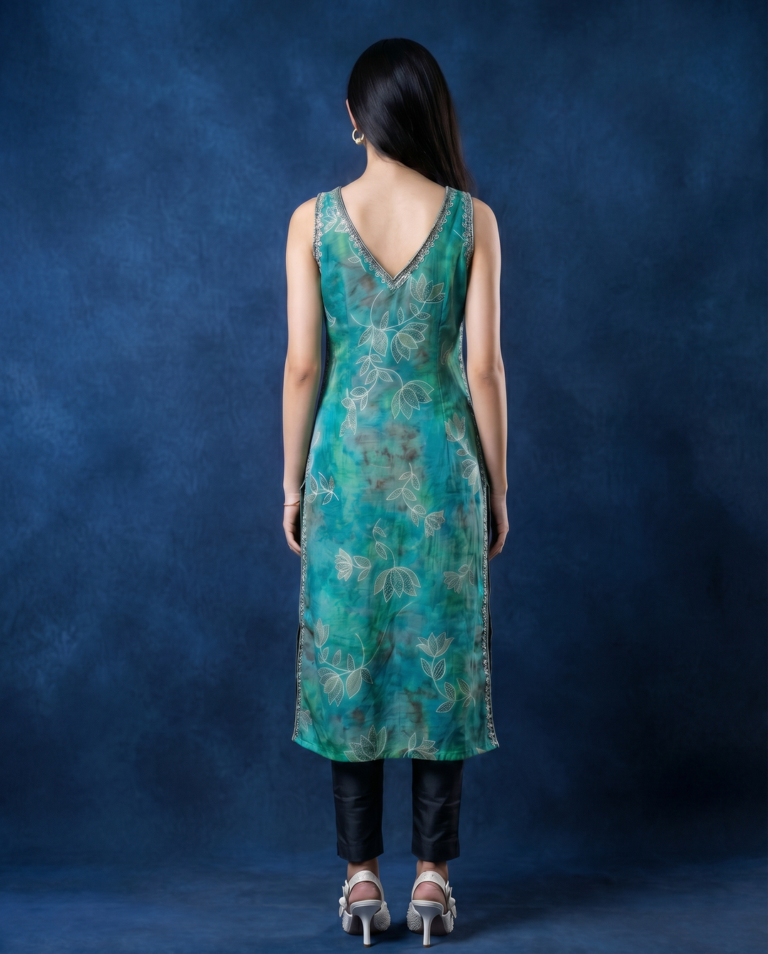 Green Embroidered Viscose Blended Sleeveless Straight Long Kurta