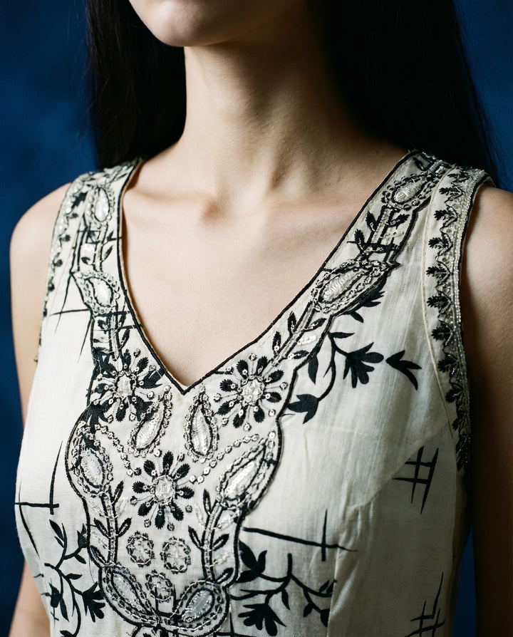 White Embroidered Viscose Blended Sleeveless Straight Long Kurta