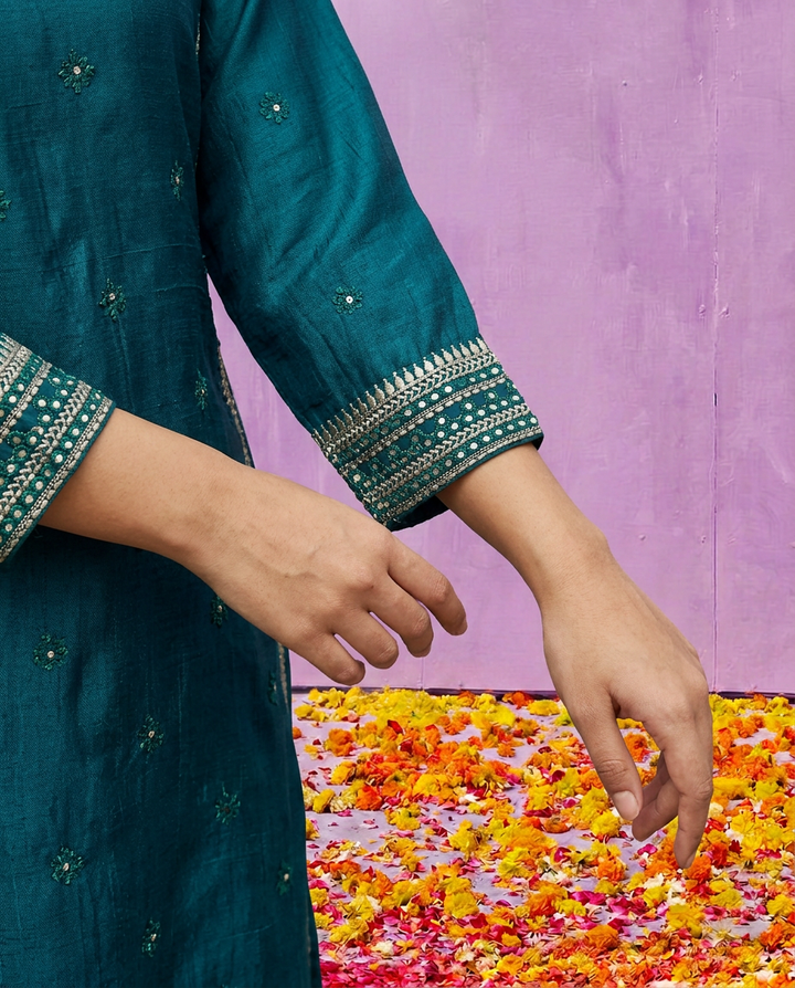 Green Embroidered Silk Blended 3/4 Sleeves Kurta Bottom Dupatta Set