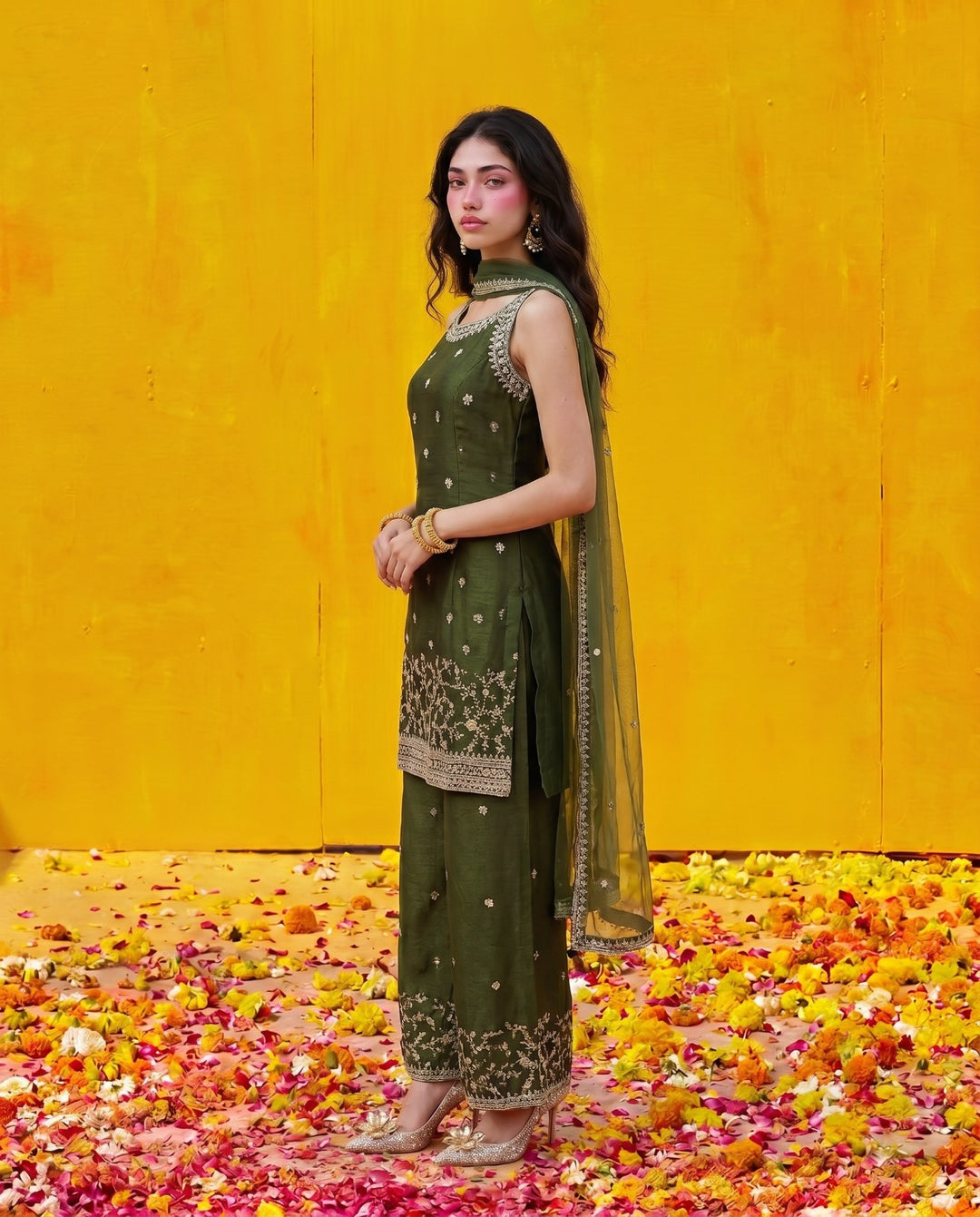 Green Embriodered Silk Blended Spaghetti Strap Kurta Bottom Dupatta Set