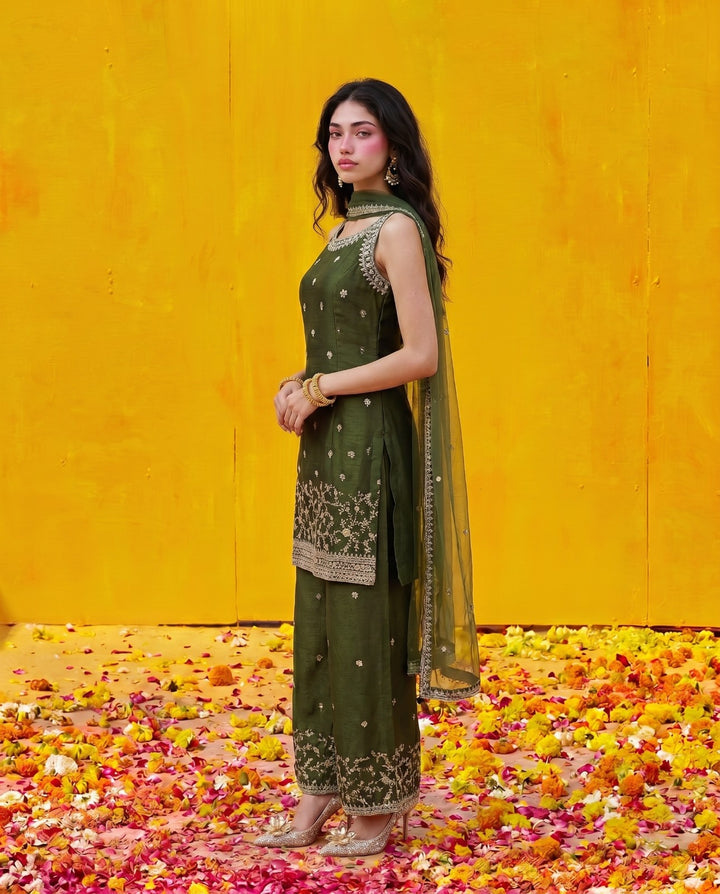 Green Embriodered Silk Blended Spaghetti Strap Kurta Bottom Dupatta Set