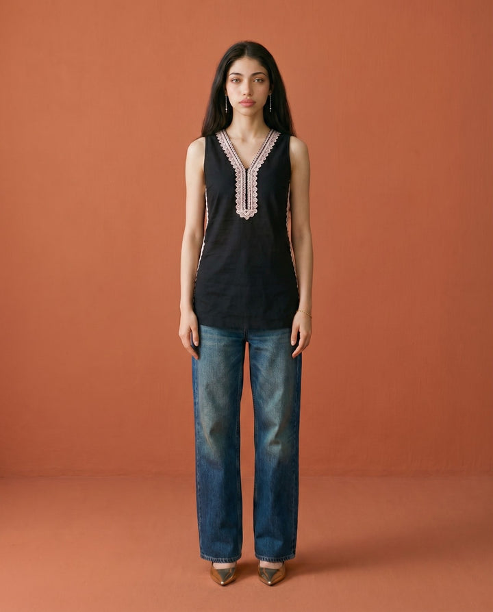 Black Solid Cotton Sleeveless Short Kurti