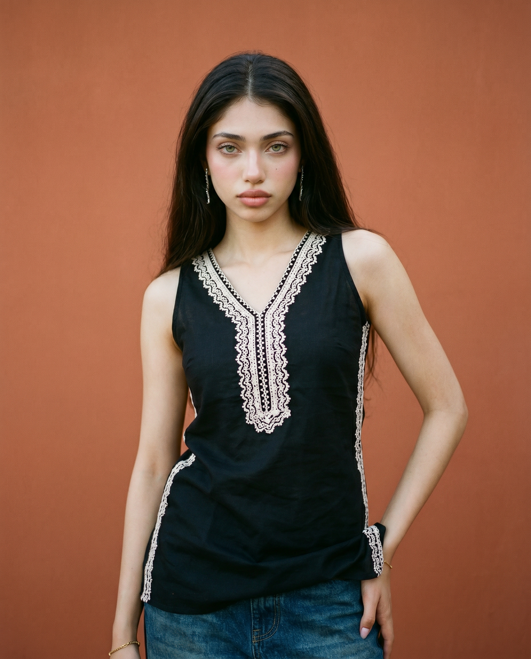 Black Solid Cotton Sleeveless Short Kurti